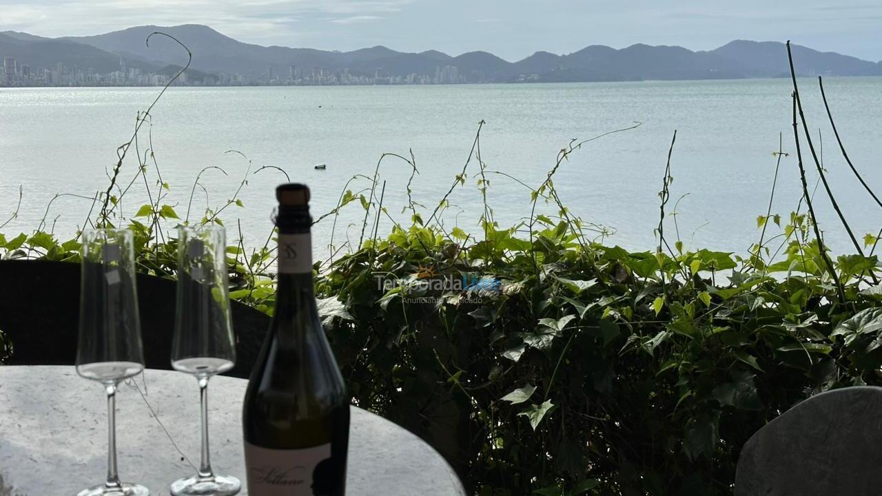 Casa para aluguel de temporada em Porto Belo (Centro)