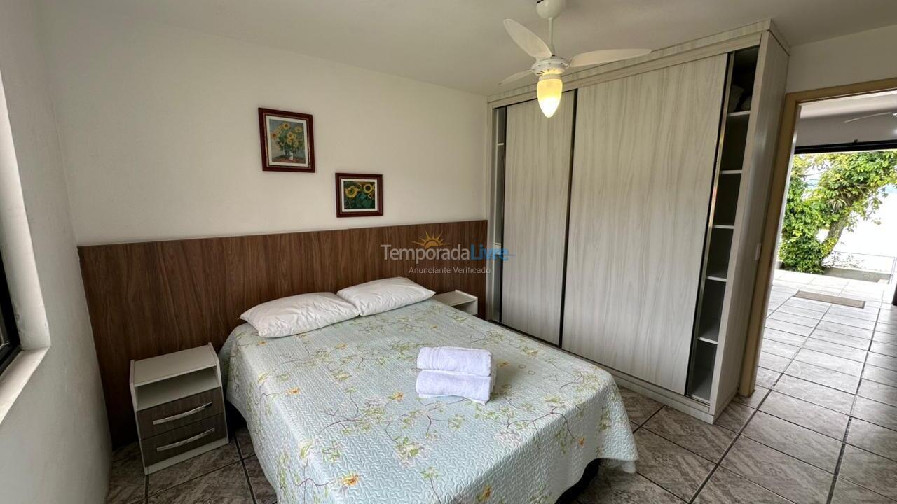 Casa para aluguel de temporada em Porto Belo (Centro)