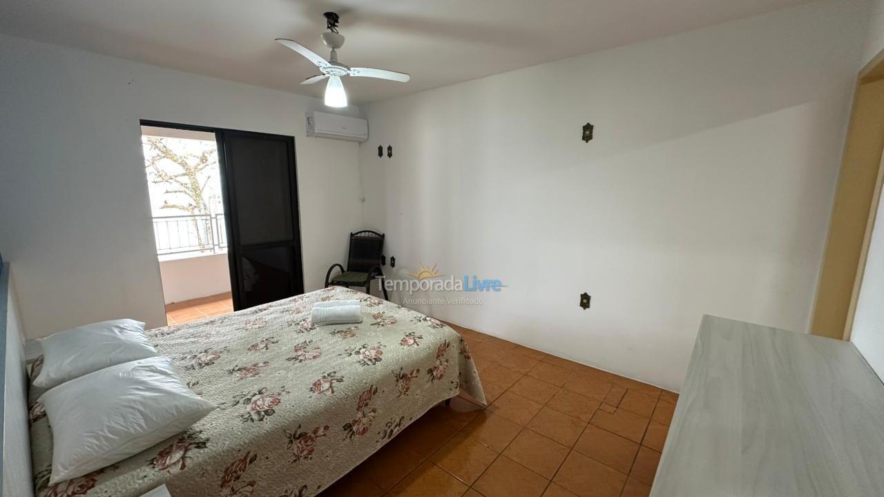 Casa para aluguel de temporada em Porto Belo (Centro)