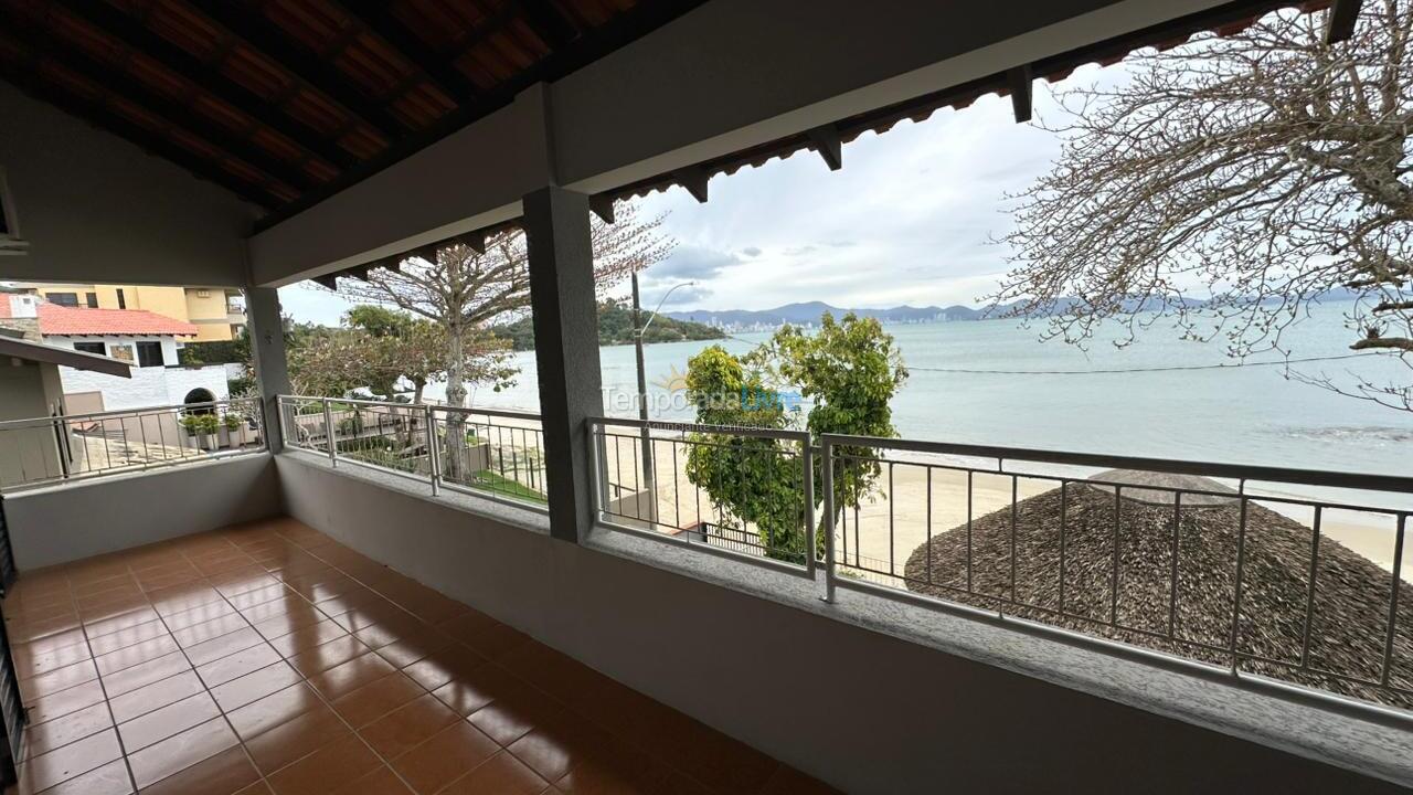 Casa para aluguel de temporada em Porto Belo (Centro)