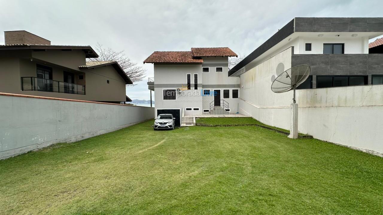 Casa para aluguel de temporada em Porto Belo (Centro)