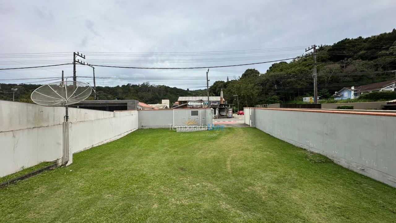 Casa para aluguel de temporada em Porto Belo (Centro)
