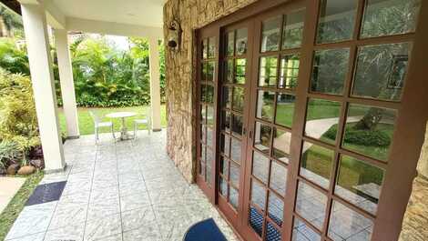 GRAN RESIDENCIA CON PISCINA, AIRE ACONDICIONADO, CAPACIDAD PARA 14 PERSONAS, A 100 METROS DE LA PLAYA.