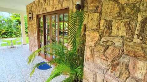 GRAN RESIDENCIA CON PISCINA, AIRE ACONDICIONADO, CAPACIDAD PARA 14 PERSONAS, A 100 METROS DE LA PLAYA.