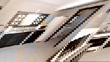 VENDO HERMOSA CASA EN EL CENTRO DE LA CIUDAD