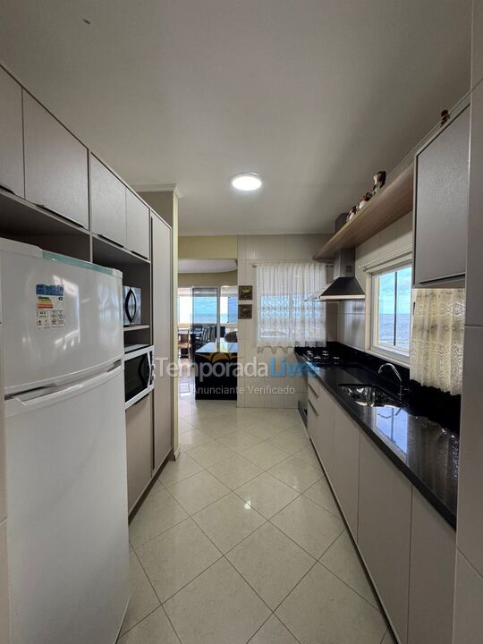 Apartamento para aluguel de temporada em Itapema (Meia Praia)