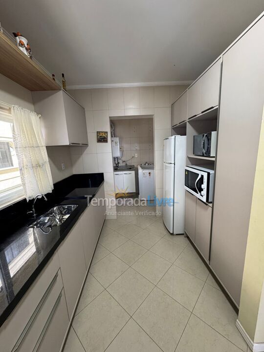 Apartamento para aluguel de temporada em Itapema (Meia Praia)