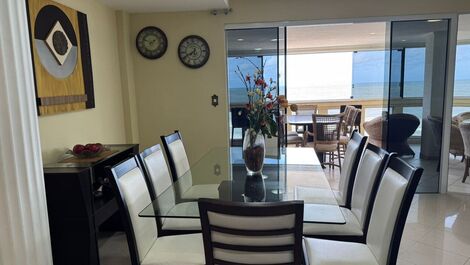 Apartamento Frente para o Mar em Meia Praia - Itapema SC