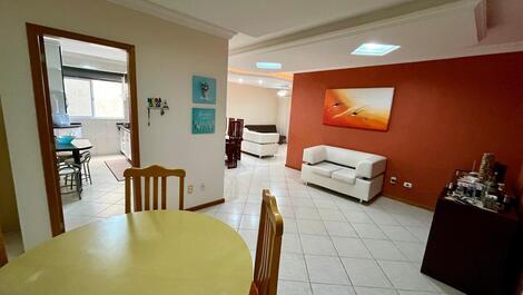 Apartment for 10 people on the beachfront in Meia Praia.