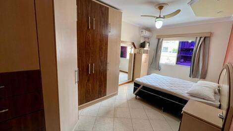 Apartment for 10 people on the beachfront in Meia Praia.