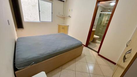 Apartment for 10 people on the beachfront in Meia Praia.