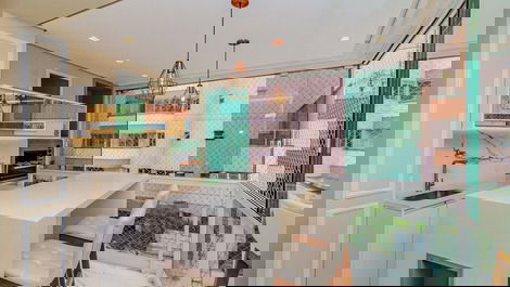 ¡Apartamento de lujo a tan solo 250 metros del mar!