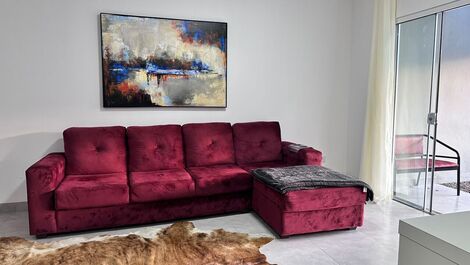 House in Bombinhas, sleeps 6, 300 meters from the beach.