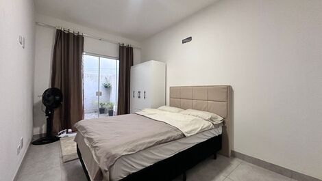 House in Bombinhas, sleeps 6, 300 meters from the beach.