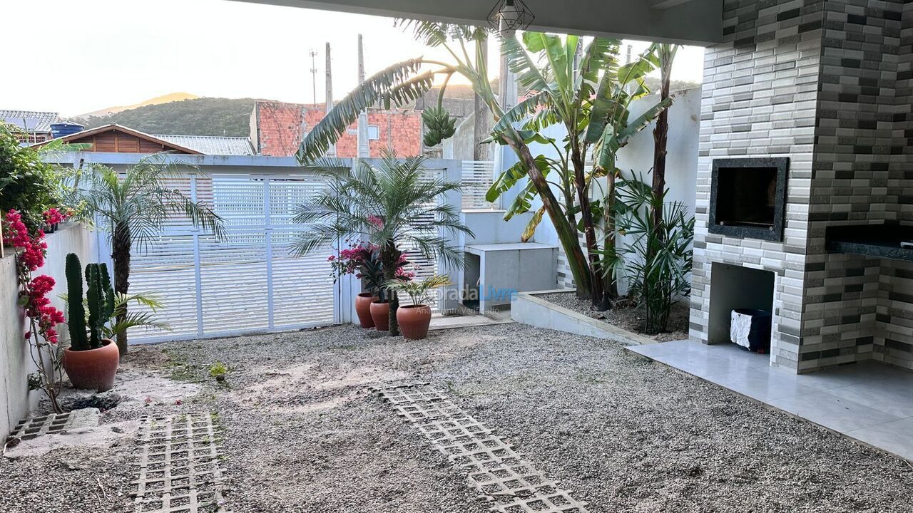 House for vacation rental in Bombinhas (Praia de Zimbros)