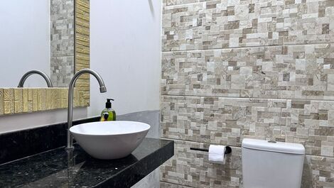 House in Bombinhas, sleeps 6, 300 meters from the beach.