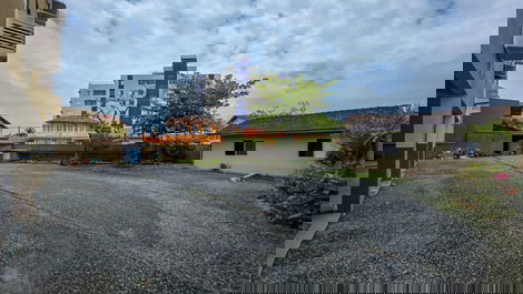 Apto Enseada e Prainha - 9 pessoas - 1 suíte + 2 dorm.