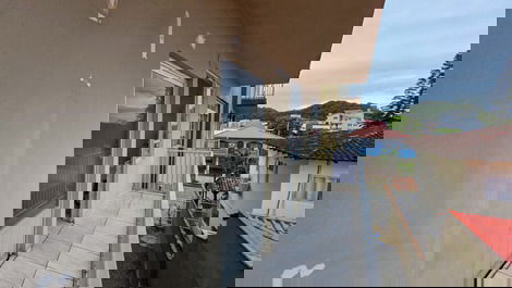 Apto Enseada e Prainha - 9 pessoas - 1 suíte + 2 dorm.