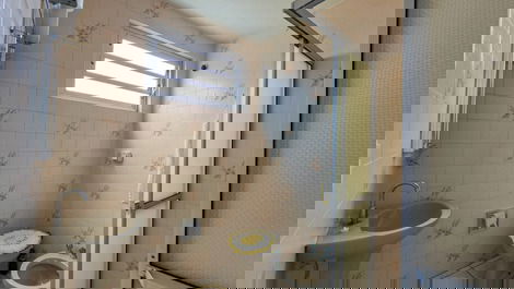 Apto Enseada e Prainha - 9 pessoas - 1 suíte + 2 dorm.