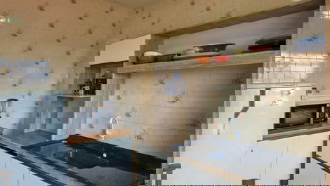 Apto Enseada e Prainha - 9 pessoas - 1 suíte + 2 dorm.