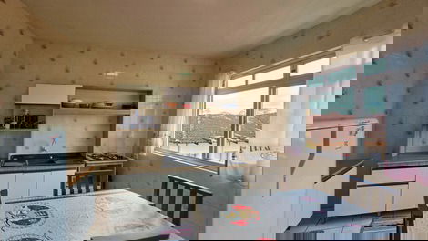 Apto Enseada e Prainha - 9 pessoas - 1 suíte + 2 dorm.