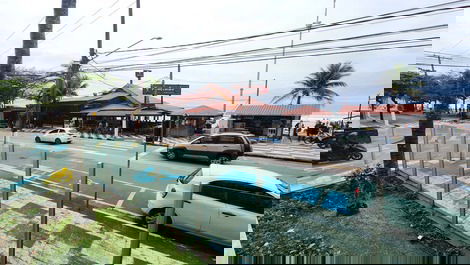 Beachfront apartment with 3 bedrooms (1 suite), 1 parking space, opposite the restaurant.