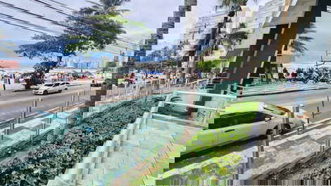 Beachfront apartment with 3 bedrooms (1 suite), 1 parking space, opposite the restaurant.