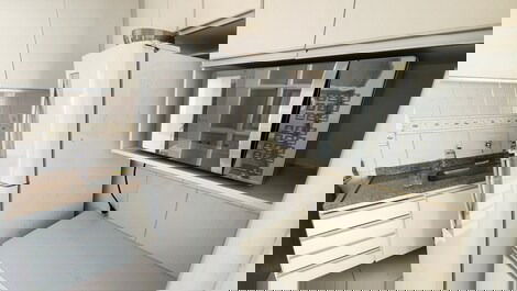 Beachfront apartment with 3 bedrooms (1 suite), 1 parking space, opposite the restaurant.