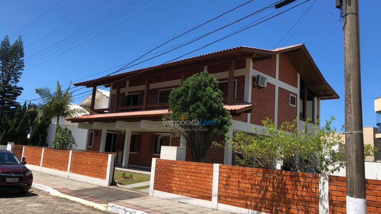 Casa para aluguel de temporada em Florianopolis (Praia dos Ingleses)