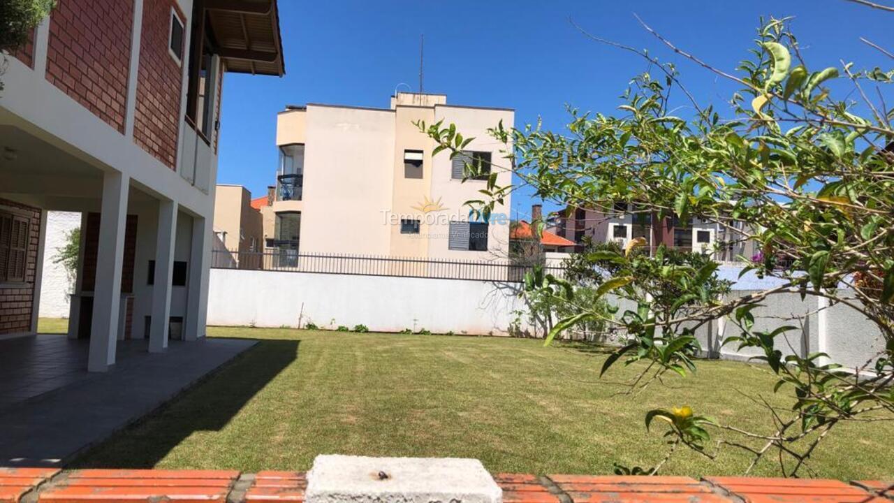Casa para aluguel de temporada em Florianopolis (Praia dos Ingleses)