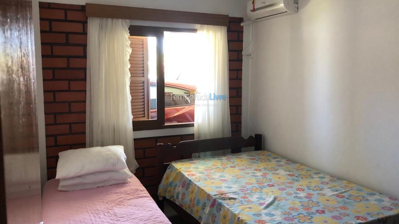 Casa para aluguel de temporada em Florianopolis (Praia dos Ingleses)