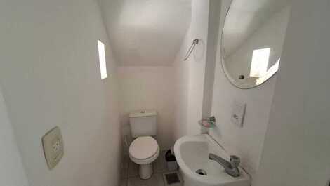 🌅 SOBRADO A 100m DA PRAIA – Conforto e praticidade nos Ingleses!