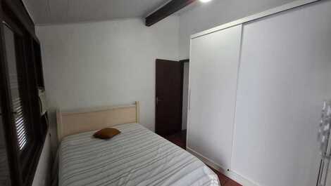 🌅 SOBRADO A 100m DA PRAIA – Conforto e praticidade nos Ingleses!