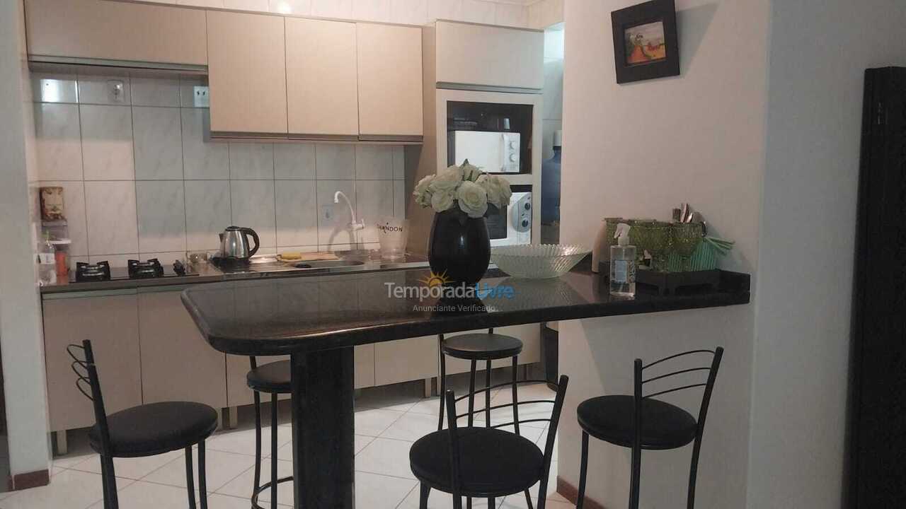 Apartamento para aluguel de temporada em Itapema (Meia Praia)
