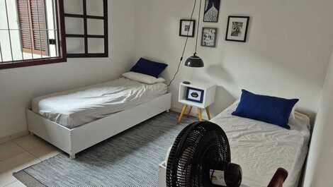 Casa martim de sá 3 dor. pé na areia