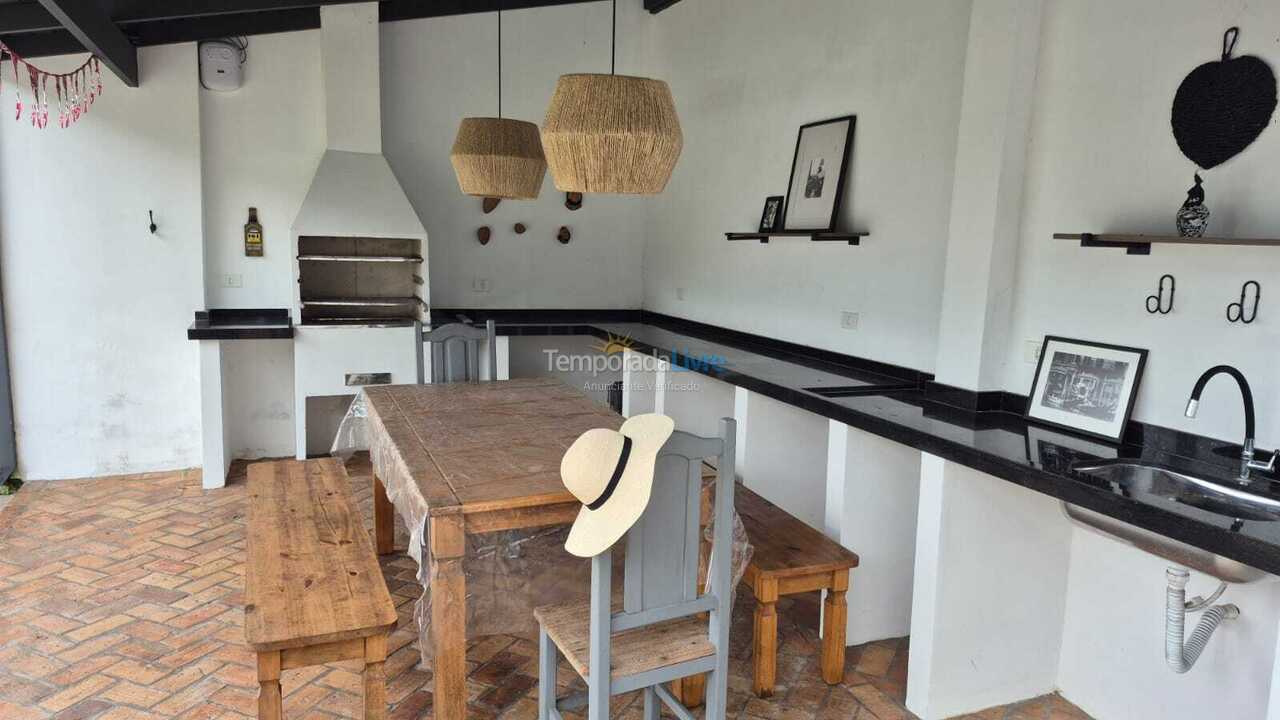 Casa para aluguel de temporada em Caraguatatuba (Martim de Sá)