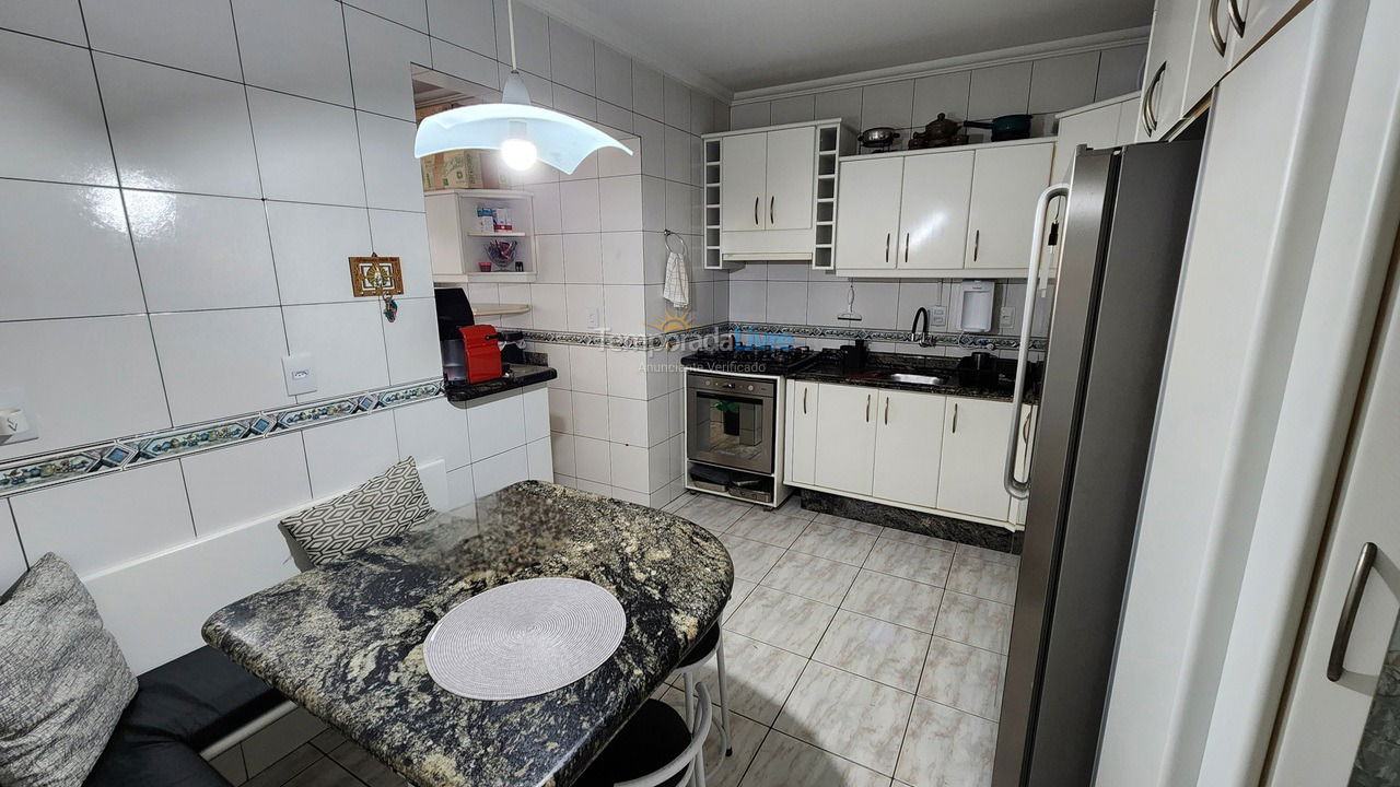 Apartamento para aluguel de temporada em Itapema (Meia Praia)
