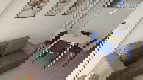 Sala com mesa de jantar