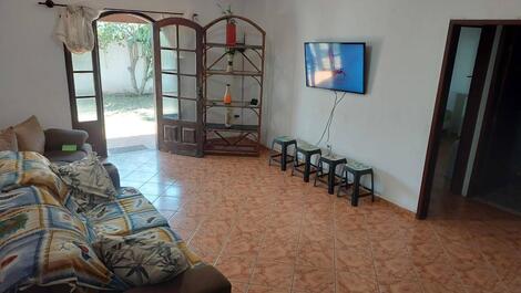 Casa ampla e aconchegante a 5 min a pé da praia !