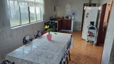 Casa ampla e aconchegante a 5 min a pé da praia !