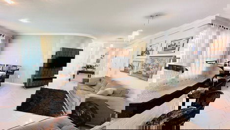 Vista geral sala jantar e estar