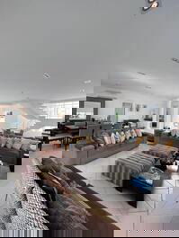 Disponible en Praia da Baleia. Duerme 16.