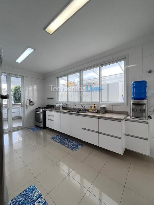 Casa para alquiler de vacaciones em São Sebastião (Praia da Baleia)