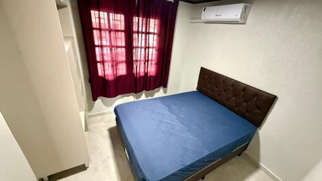 Impresionante casa con piscina, a una cuadra de la playa, con mesa de futbolín.