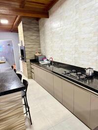 Casa na quadra do mar, vista incrível, wi-fi, mesa de sinuca