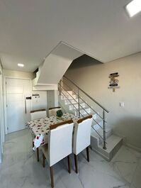 🏖️ Apartamento Duplex nos Ingleses – A 200m da Praia