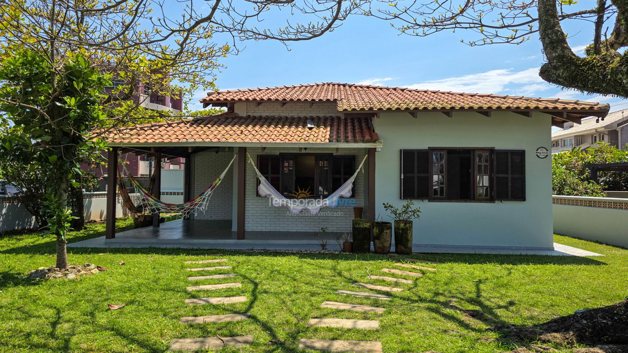 House for vacation rental in São Francisco do Sul (Itaguaçu)