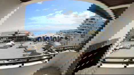 Apartment with sea view in the center of Meia Praia, very comfortable.