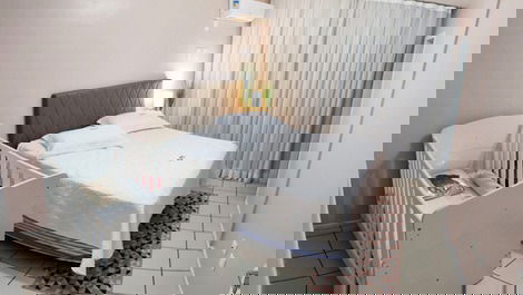 Apartment with sea view in the center of Meia Praia, very comfortable.