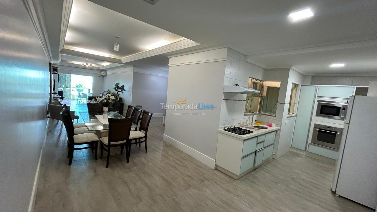 Apartment for vacation rental in Bombinhas (Praia de Bombas)